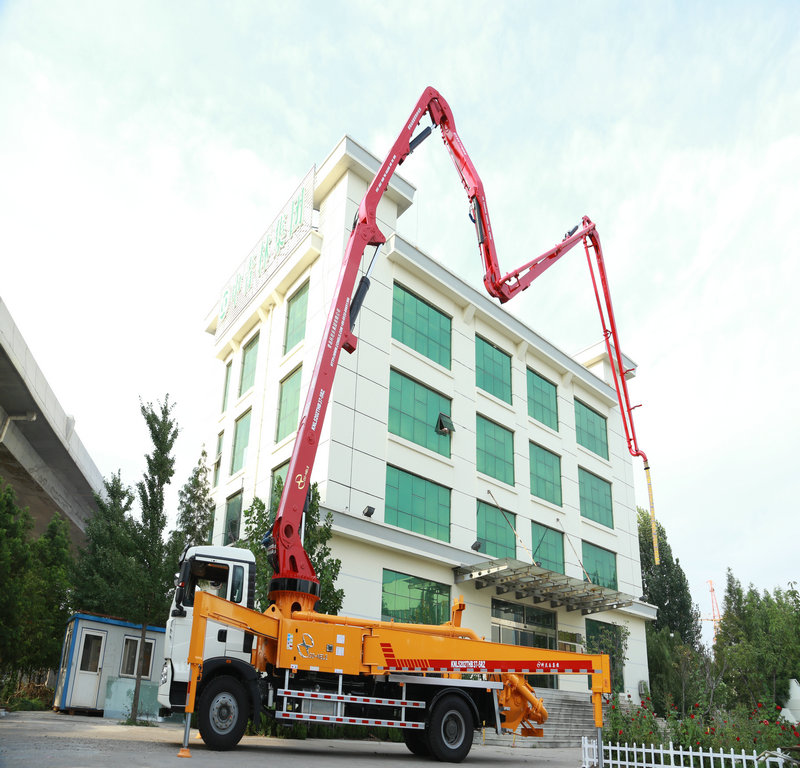 小型混凝土泵車，小泵車，天泵