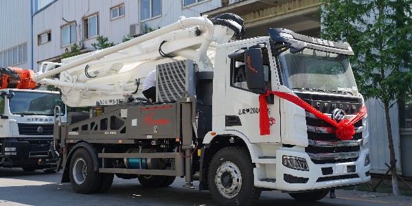 混凝土泵車(chē)的性能隨機(jī)型而異，如何選購(gòu)？給您幾點(diǎn)參考