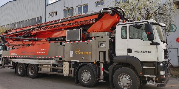 科尼樂58米泵車針對大型施工而設(shè)計，適合多種工地工況